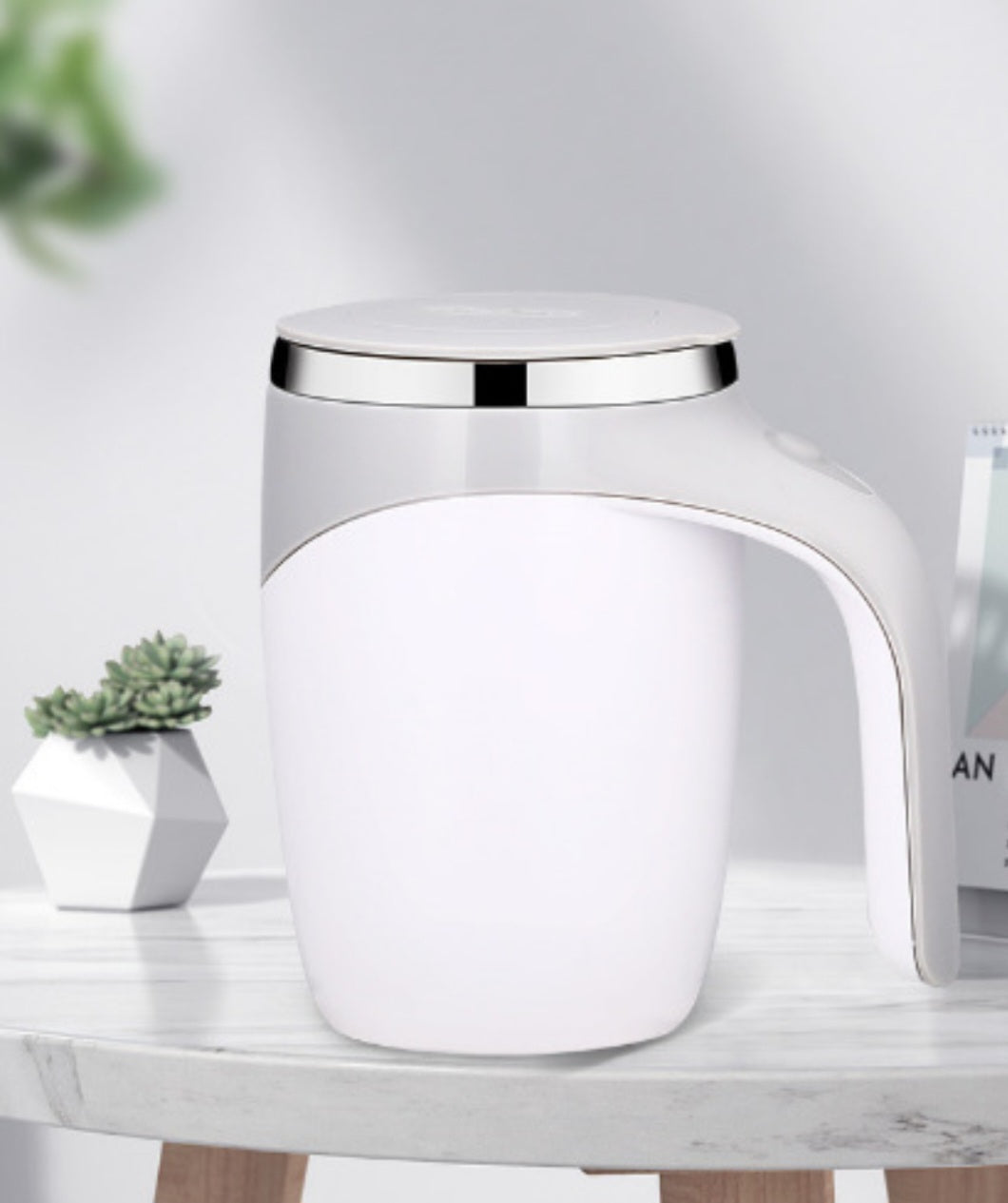 ☕ Automatic Magnetic Mixing Coffee Cup – 380 ml